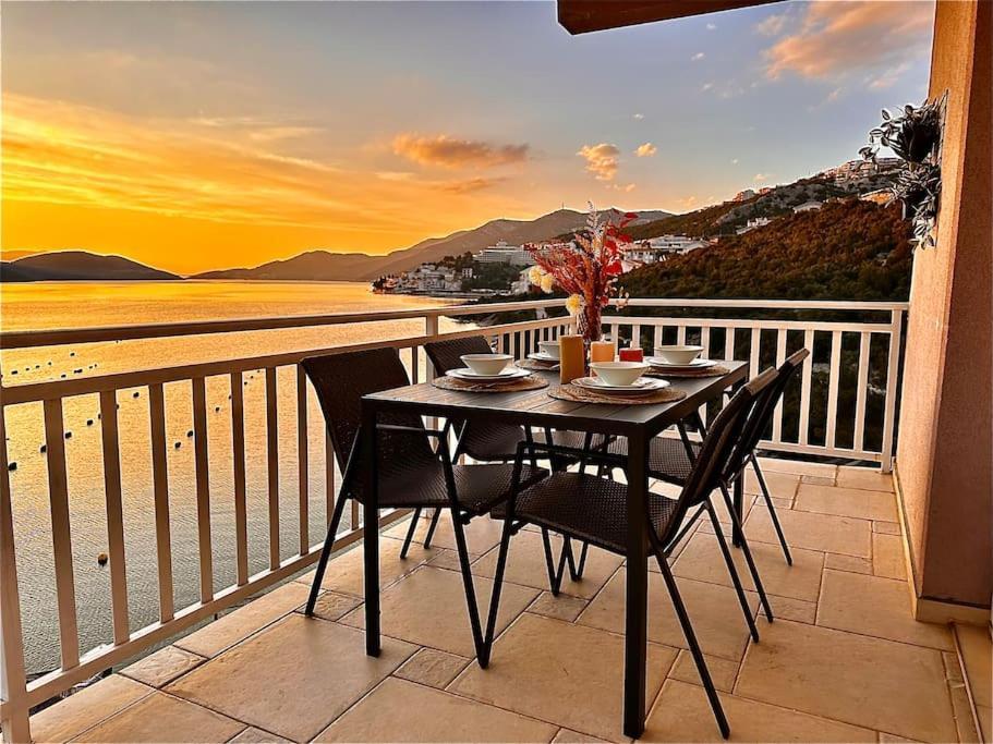 Beautiful Fully Renovated Apartment By The Sea, Large Balcony With Enchanting Views Neum Kültér fotó