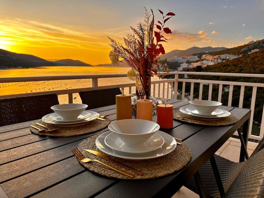 Beautiful Fully Renovated Apartment By The Sea, Large Balcony With Enchanting Views Neum Kültér fotó